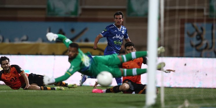 آغاز مذاکرات استقلال برای انتقال قرضی حسین زاده