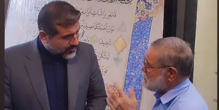 وزیر ارشاد با خوشنویس بزرگترین قرآن جهان دیدار کرد