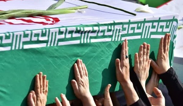 فیلم| عزاداری زائران و مجاوران رضوی در کنار پیکر شهدای گمنام