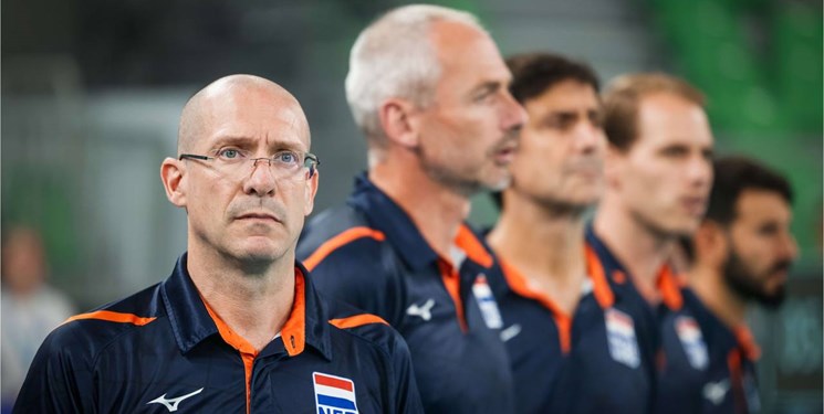 سایه پیاتزا حوالی نیمکت تیم ملی والیبال ایران