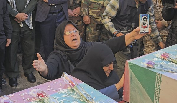 فیلم| وداع جانسوز مادر شهید مفقودالاثر با شهدای گمنام در گلستان