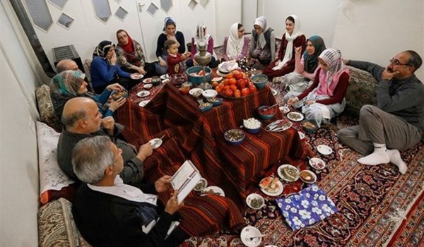 فیلم| دورهمی یلدایی در خانۀ پدربزرگی با ۱۴۸ فرزند و نوه و نتیجه