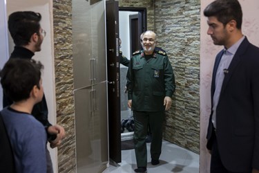 دیدار فرمانده کل سپاه با خانواده شهید عطایی