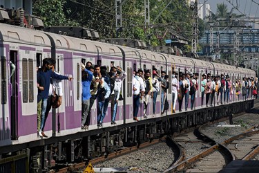 قطارهایی که هندی ها را به مقصد می رسانند