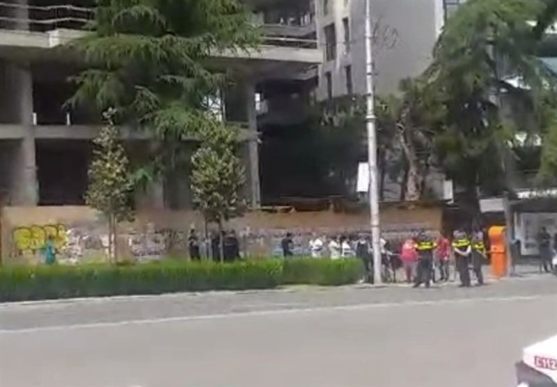 تخلیه اطراف شعبه اخذ رای تفلیس از عناصر ضد ایرانی توسط پلیس