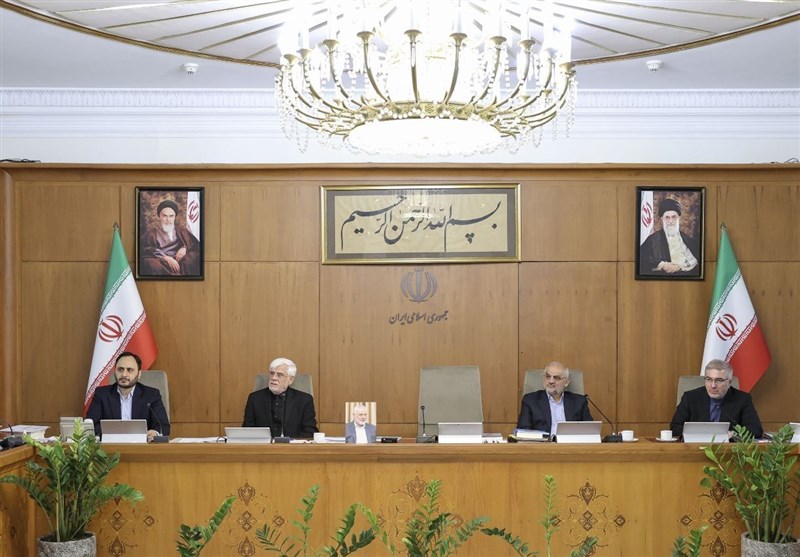 عارف در هیئت دولت:مسئله ترور هنیه را با جدیت دنبال می‌کنیم