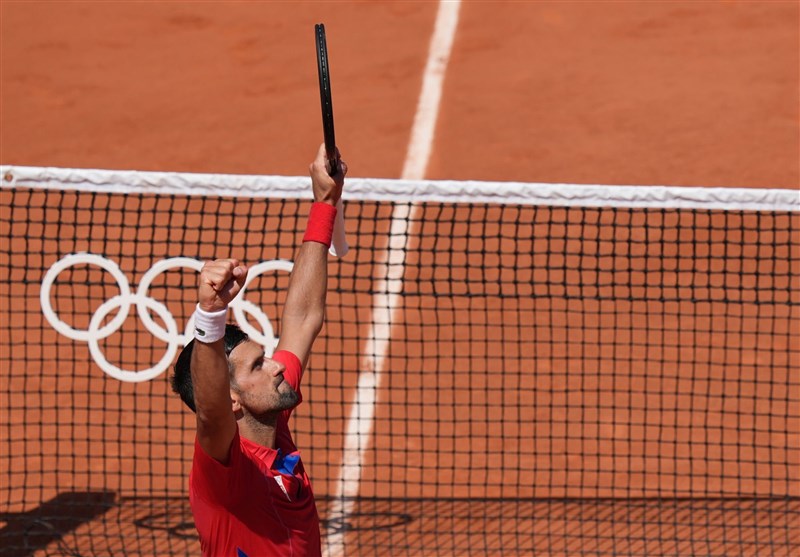 اهدای جام ATP-250 بلگراد توسط جوکوویچ + عکس