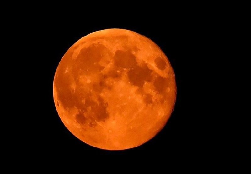 خسوف کامل ماه؛ نمایش آسمانی سرخ‌رنگ در آسمان نیمکره شب