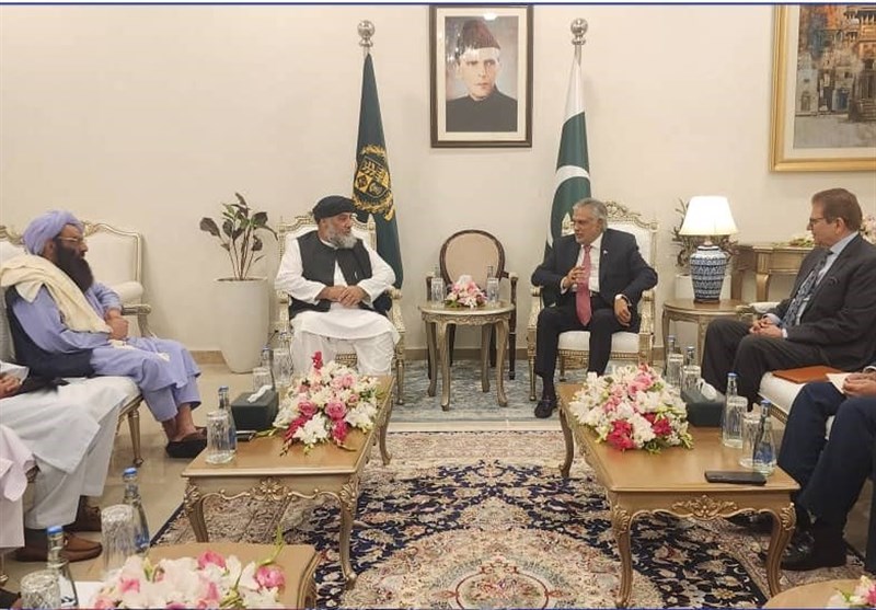 درخواست طالبان در تسهیلات انتقال دارایی‌ افغان‌ها از پاکستان