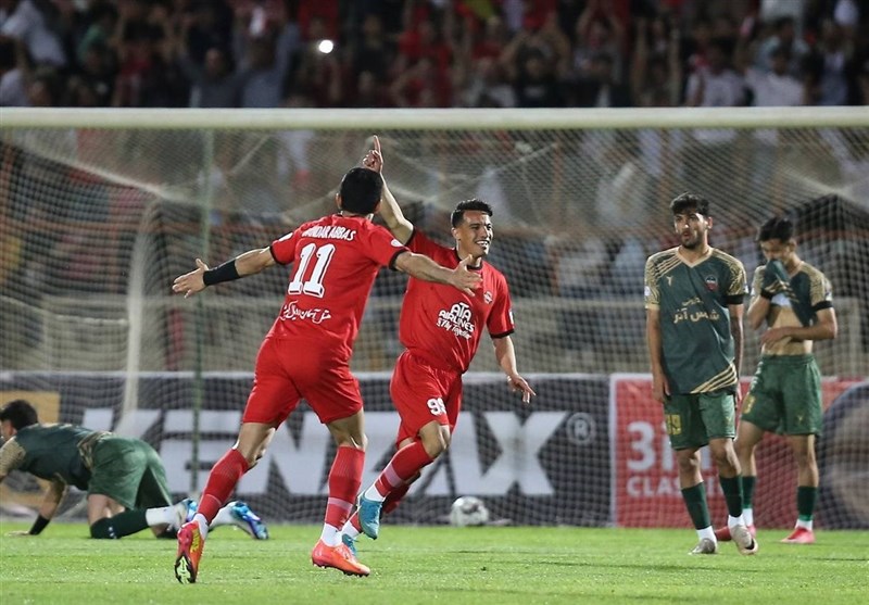 اهدای جام قهرمانی به تراکتور در هفته پایانی