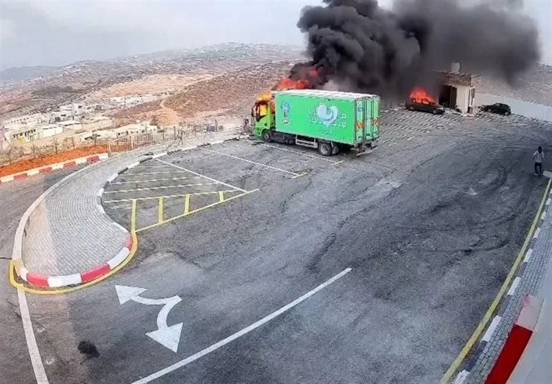 یورش اشغالگران به کرانه باختری/ عربده‌کشی شهرک نشینان صهیونیست