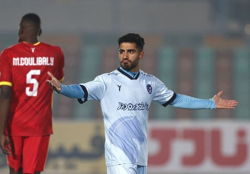 فولاد به دنبال جذب وینگر پیکان