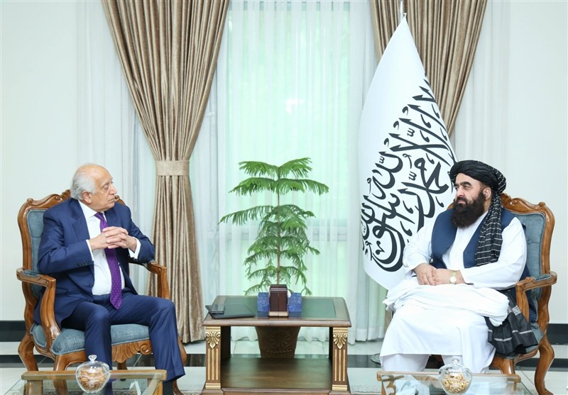 گفتگوی وزیر خارجه طالبان و نماینده ویژه پیشین آمریکا در کابل