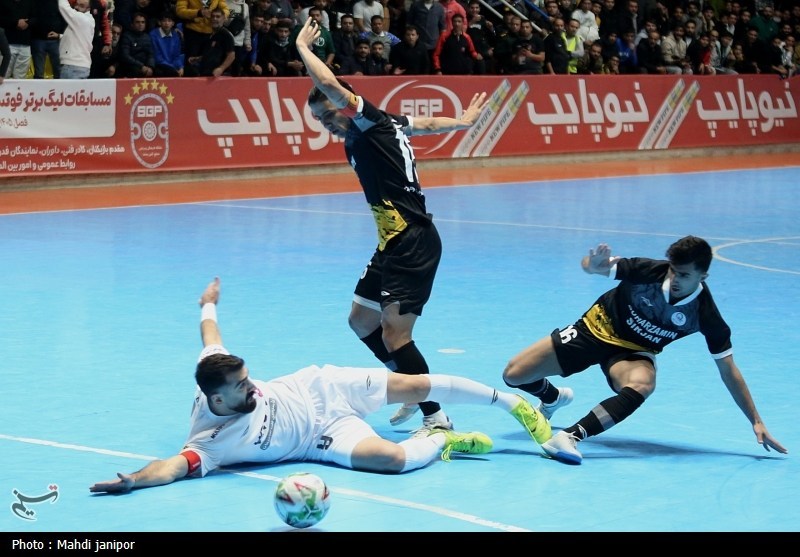 گیتی‌پسند ملی‌پوشانش را در اصفهان حبس کرد!