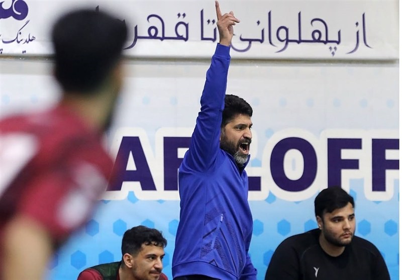 سرمربی پالایش نفت: نگذاشتم بازیکن خاطی تمرین کند/ شیشه رختکن را شکستند